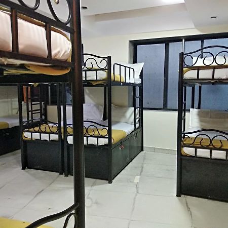 Bandra Dormitory Only For Indian مومباي المظهر الخارجي الصورة