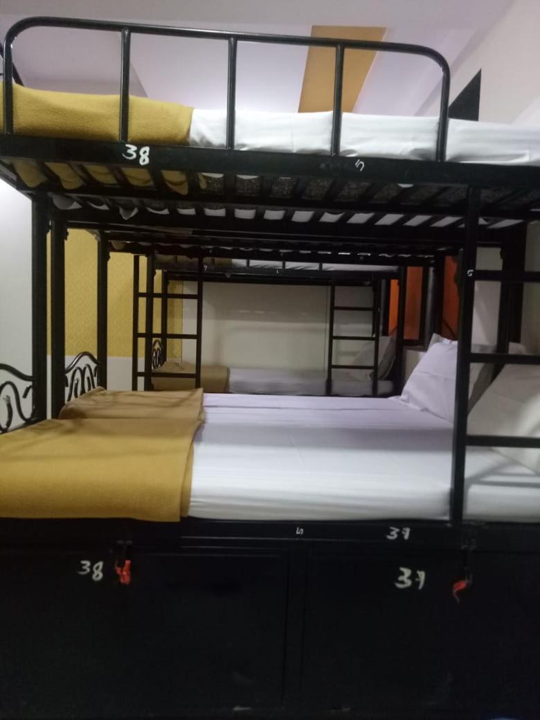 Bandra Dormitory Only For Indian مومباي المظهر الخارجي الصورة