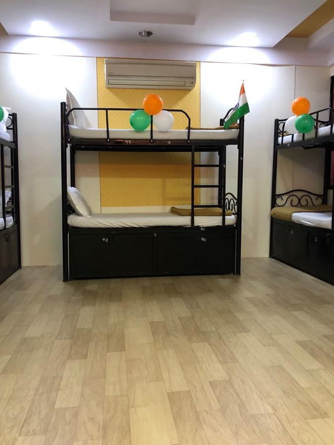 Bandra Dormitory Only For Indian مومباي المظهر الخارجي الصورة