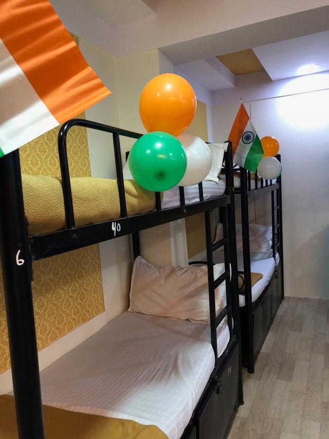 Bandra Dormitory Only For Indian مومباي المظهر الخارجي الصورة