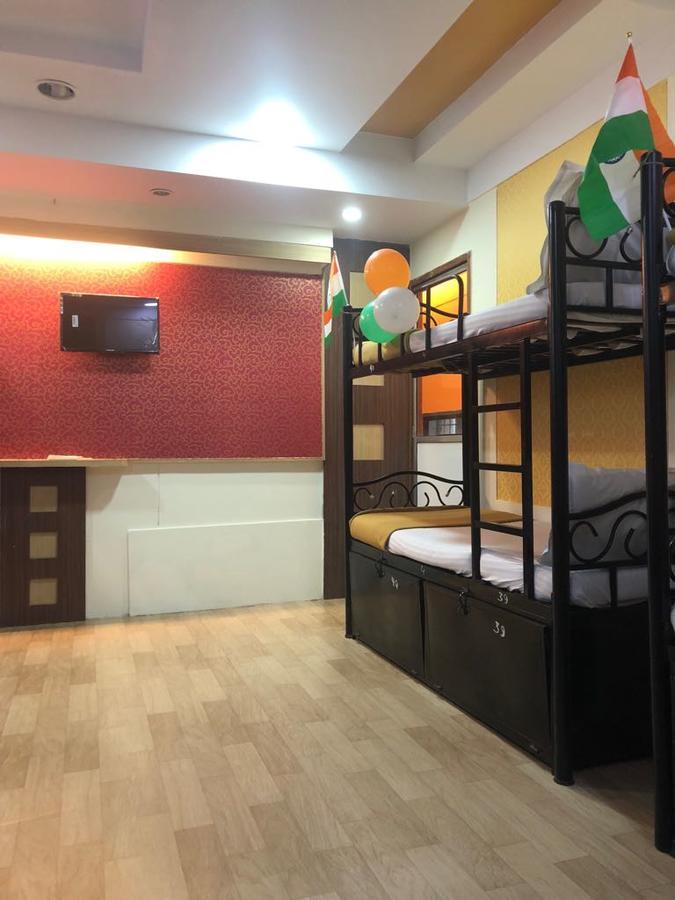 Bandra Dormitory Only For Indian مومباي المظهر الخارجي الصورة