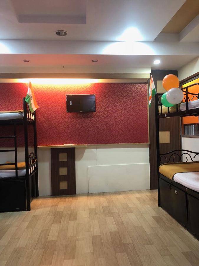 Bandra Dormitory Only For Indian مومباي المظهر الخارجي الصورة
