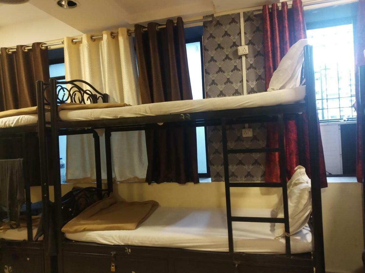 Bandra Dormitory Only For Indian مومباي المظهر الخارجي الصورة